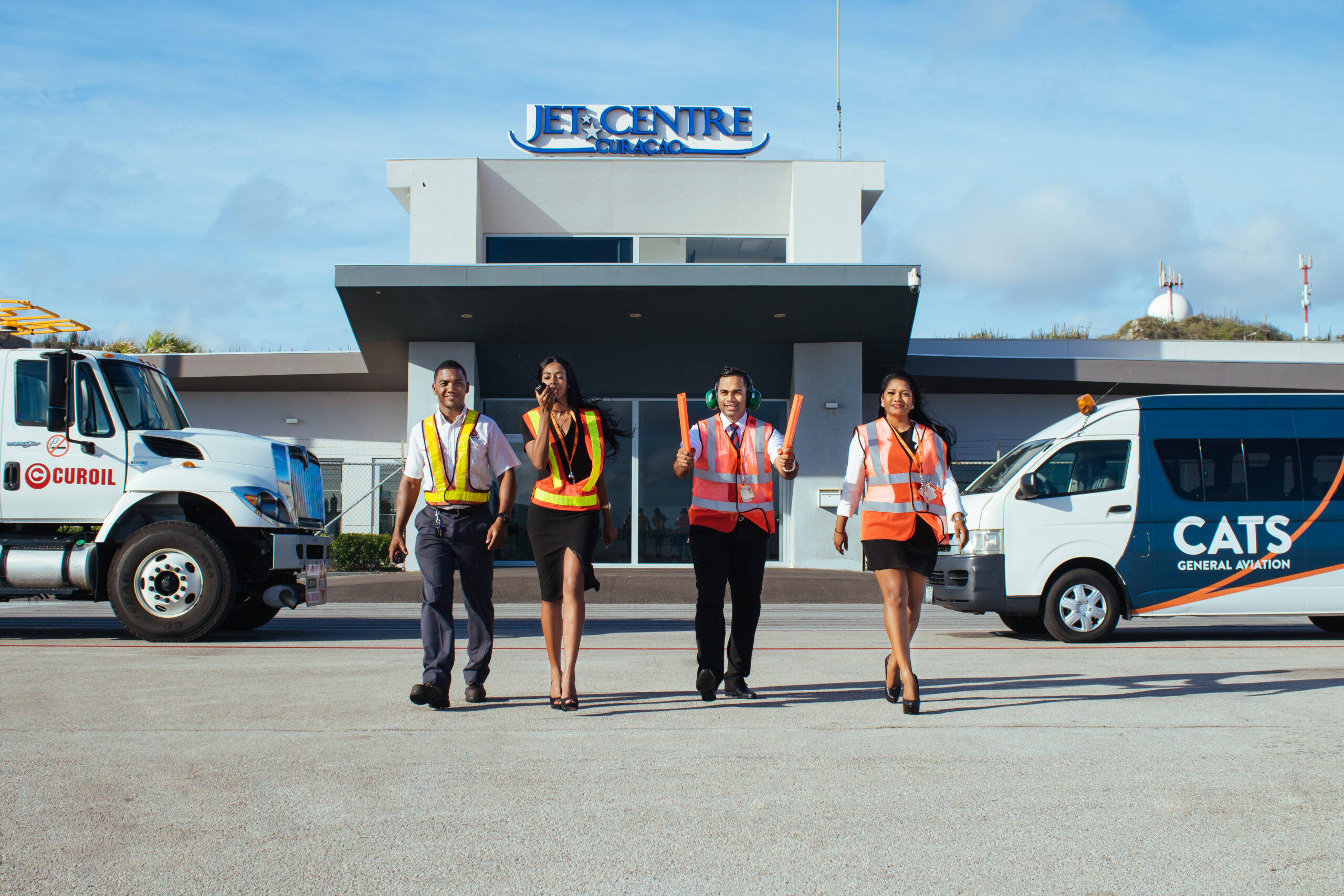 2T7A0287 Passenger and Crew Services